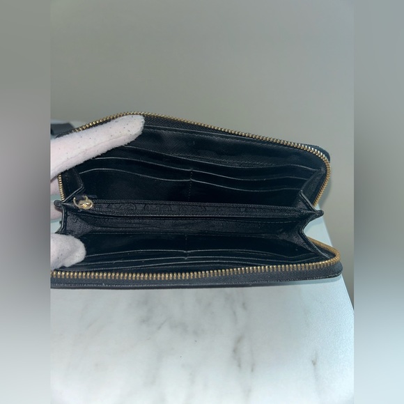 Authentic Black Michael Kors Wallet -  Good Used Condition - Picture 7 of 7